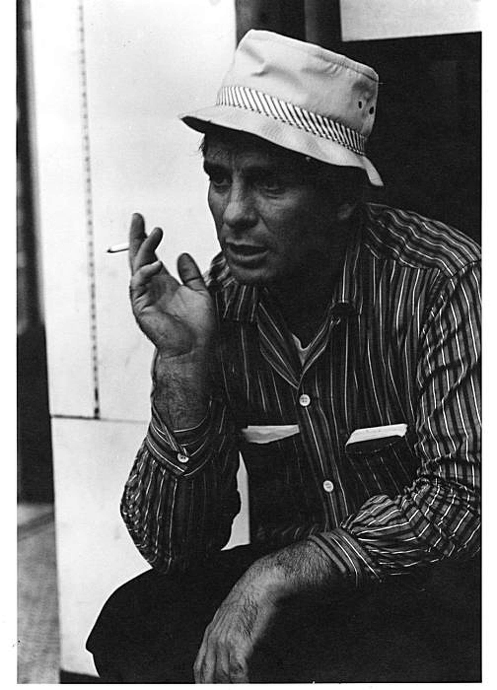 トップス 90's Largely Literary 