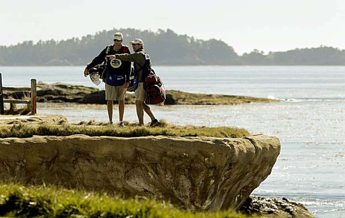Arnold Palmer grounded; nephew Saunders flying high