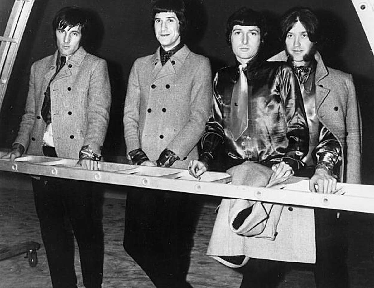 Английский поп. The kinks 1967. Группа Кинкс Википедия. The Sixties группа. Английская группа Pop.