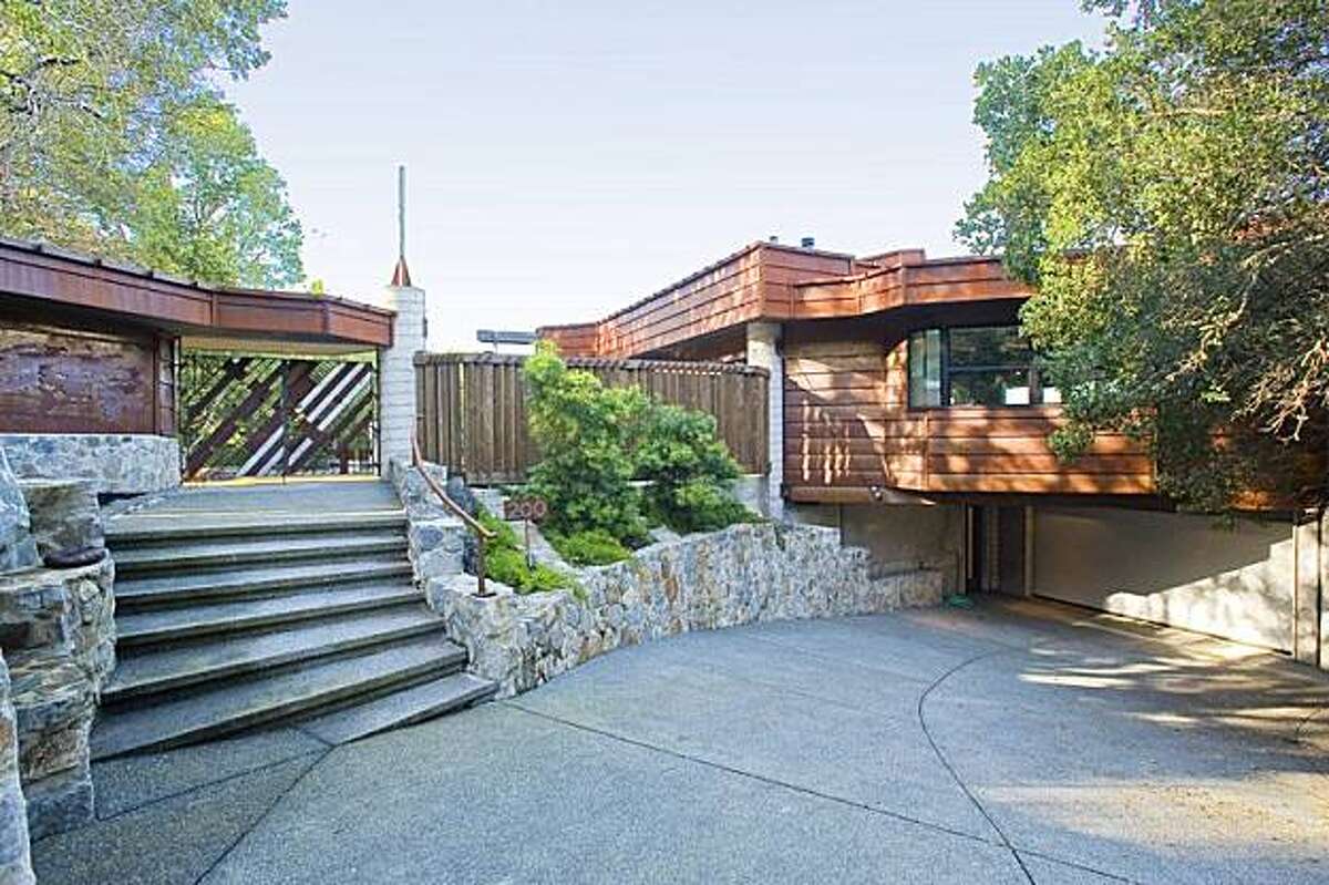 San Rafael modern, sprawling home with views