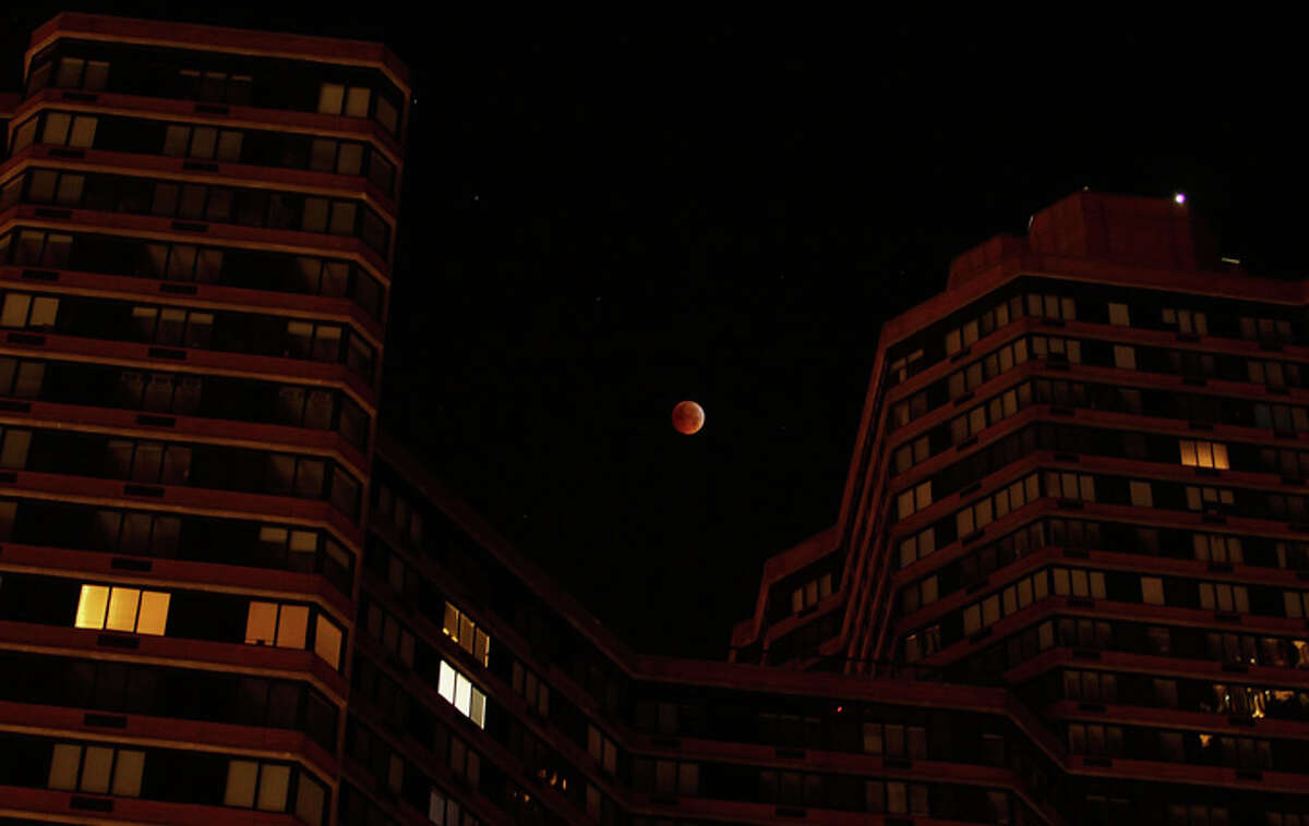 Total lunar eclipse could bring strange sight to Seattle