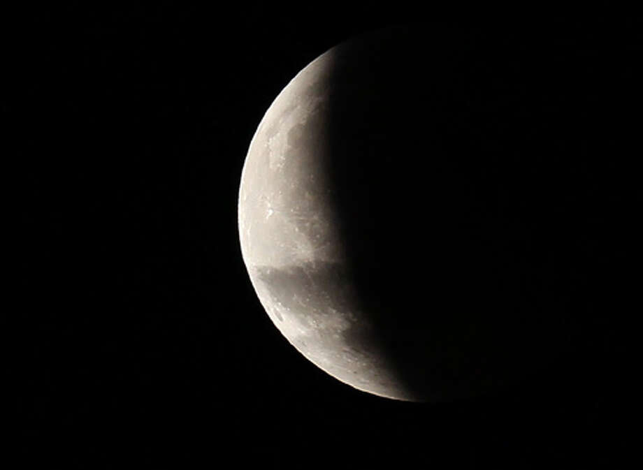 Total lunar eclipse could bring strange sight to Seattle