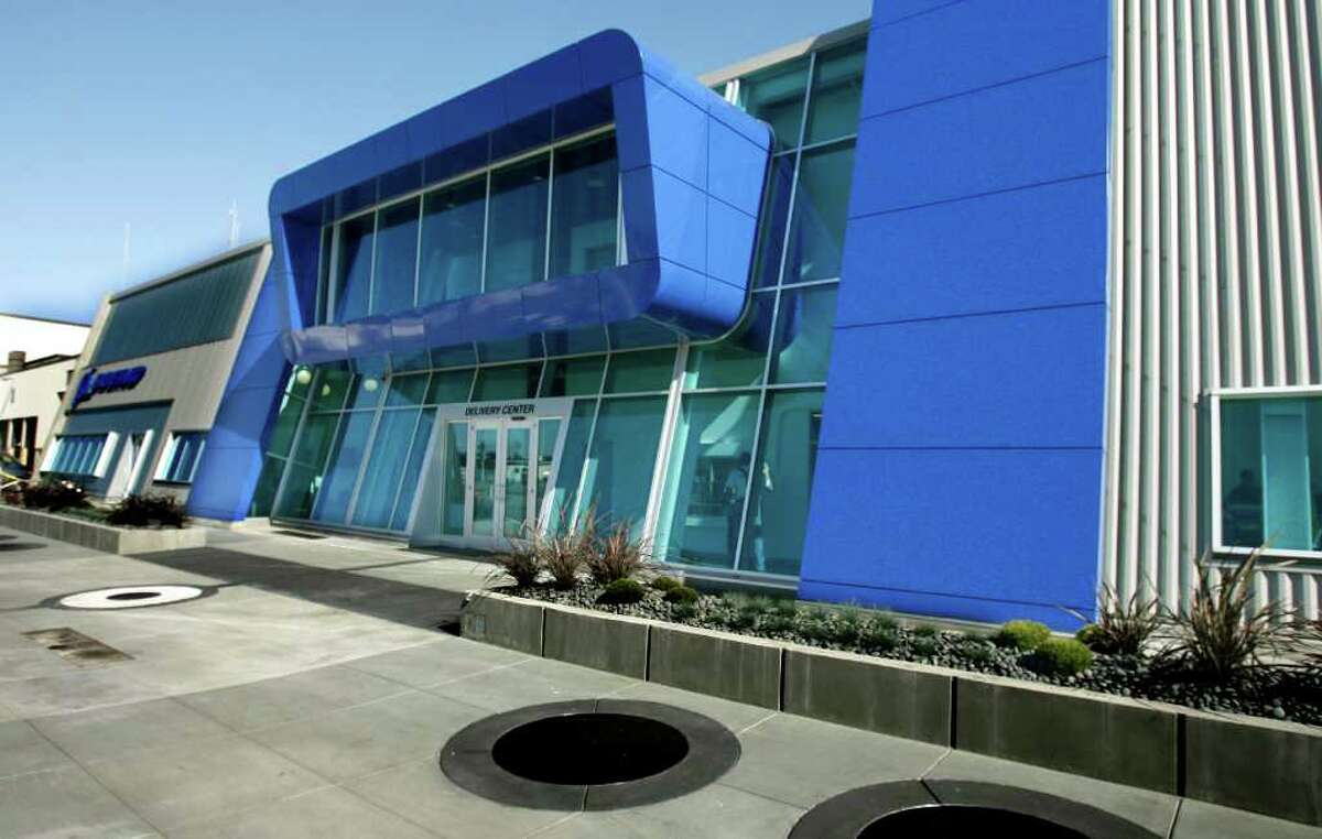 Boeing to build bigger Everett delivery center