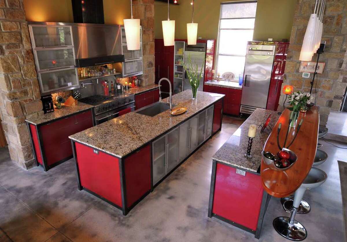 Home tour shows off modern design