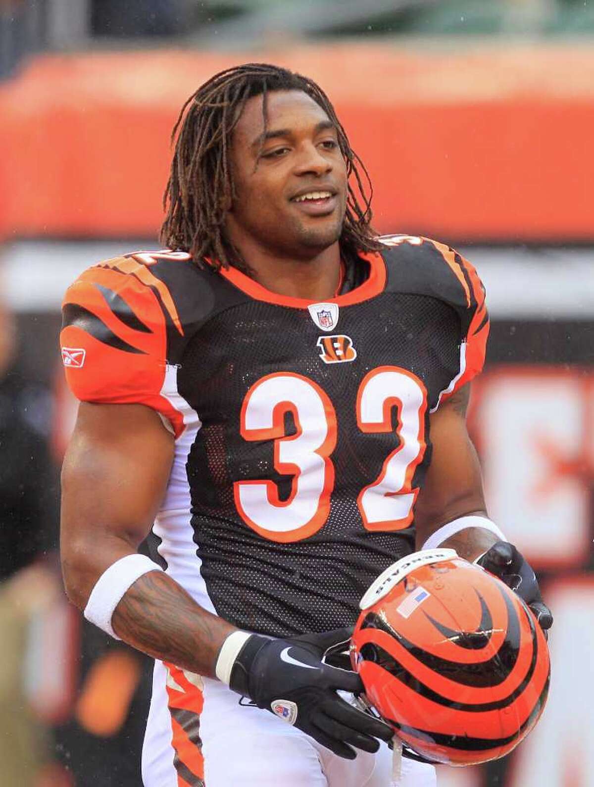 Former Texas star RB Cedric Benson reportedly dies in wreck in Austin
