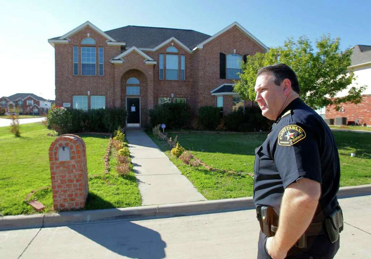 RODGER MALLISON : FORT WORTH STAR-TELEGRAM VACANT AGAIN: Constable Clint Burgess checks a Mansfield house where he said squatters were evicted late last month. The people were barred from the property, but their belongings are still in the house while legal procedures continue.