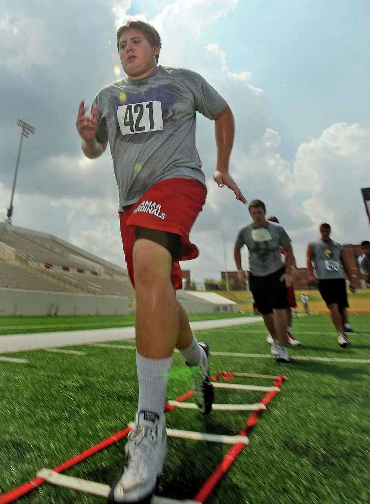 Port Neches-Groves defensive lineman Jonathan Hernandez causing