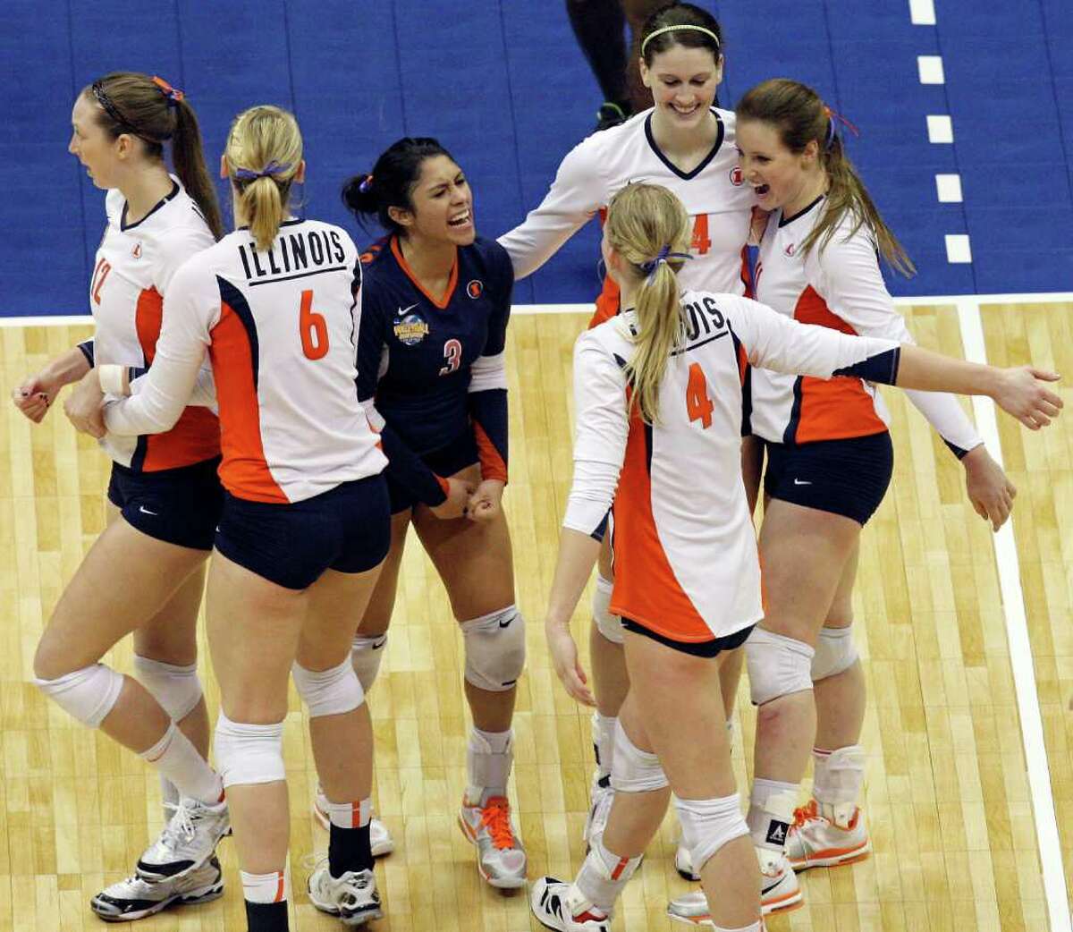 Illinois advances to its first ever volleyball final