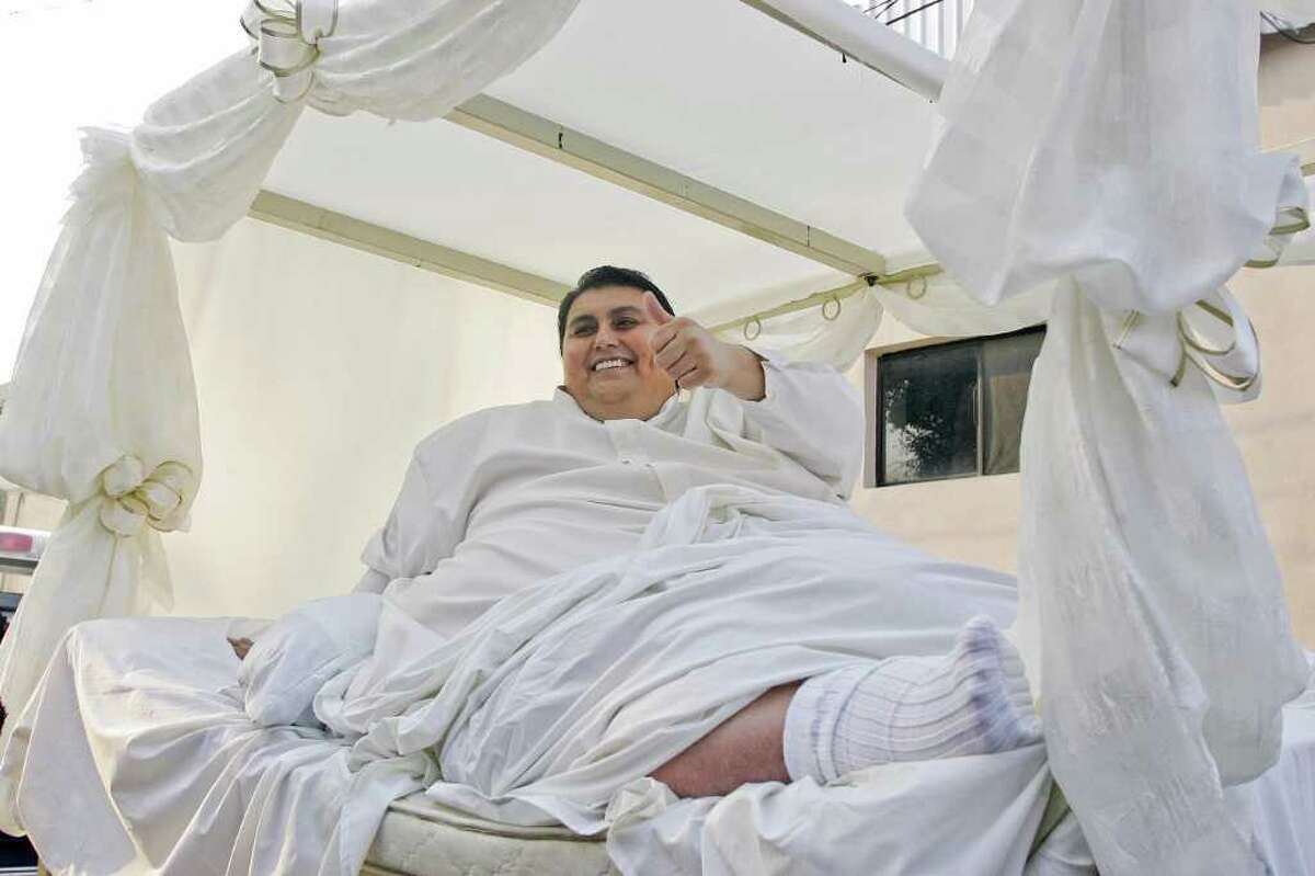 Самый тяжелый человеческий. Мануэль Урибе самый толстый человек в мире. Клаудия Солис Мануэль Урибе. Мексиканец Мануэль Урибе.