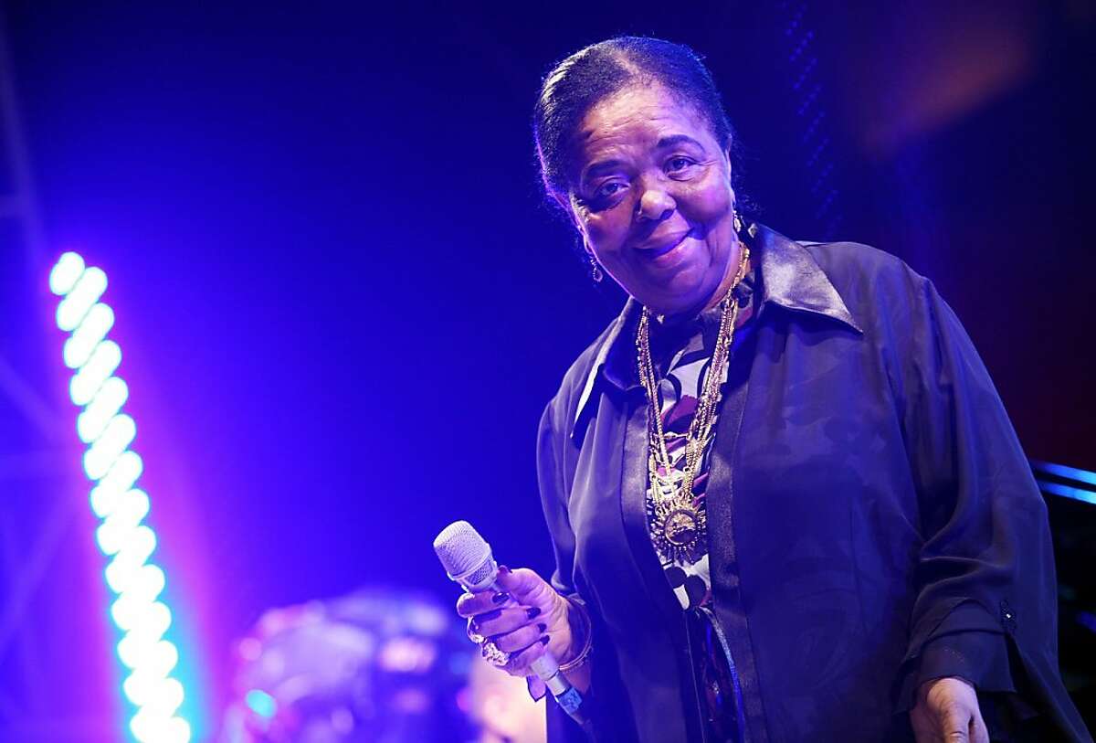 Cesaria Evora, Cape Verdean vocalist, dies at 70