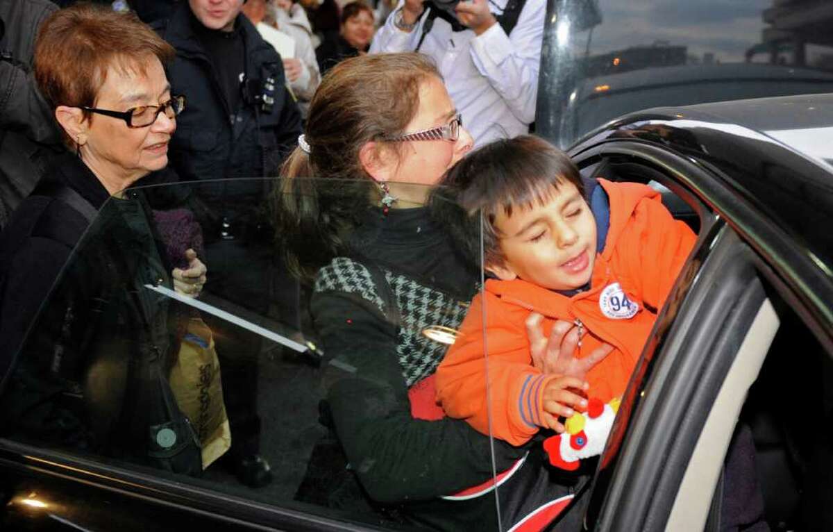 HENNY RAY ABRAMS: ASSOCIATED PRESS NO COMMENT: Lori Berenson, center, leaves Newark Liberty International Airport on Tuesday with her son, Salvador Apari. Her mother, Rhoda Berenson, is at left. Lori Berenson is on parole for aiding Peruvian guerrillas. She intends to return to Peru.