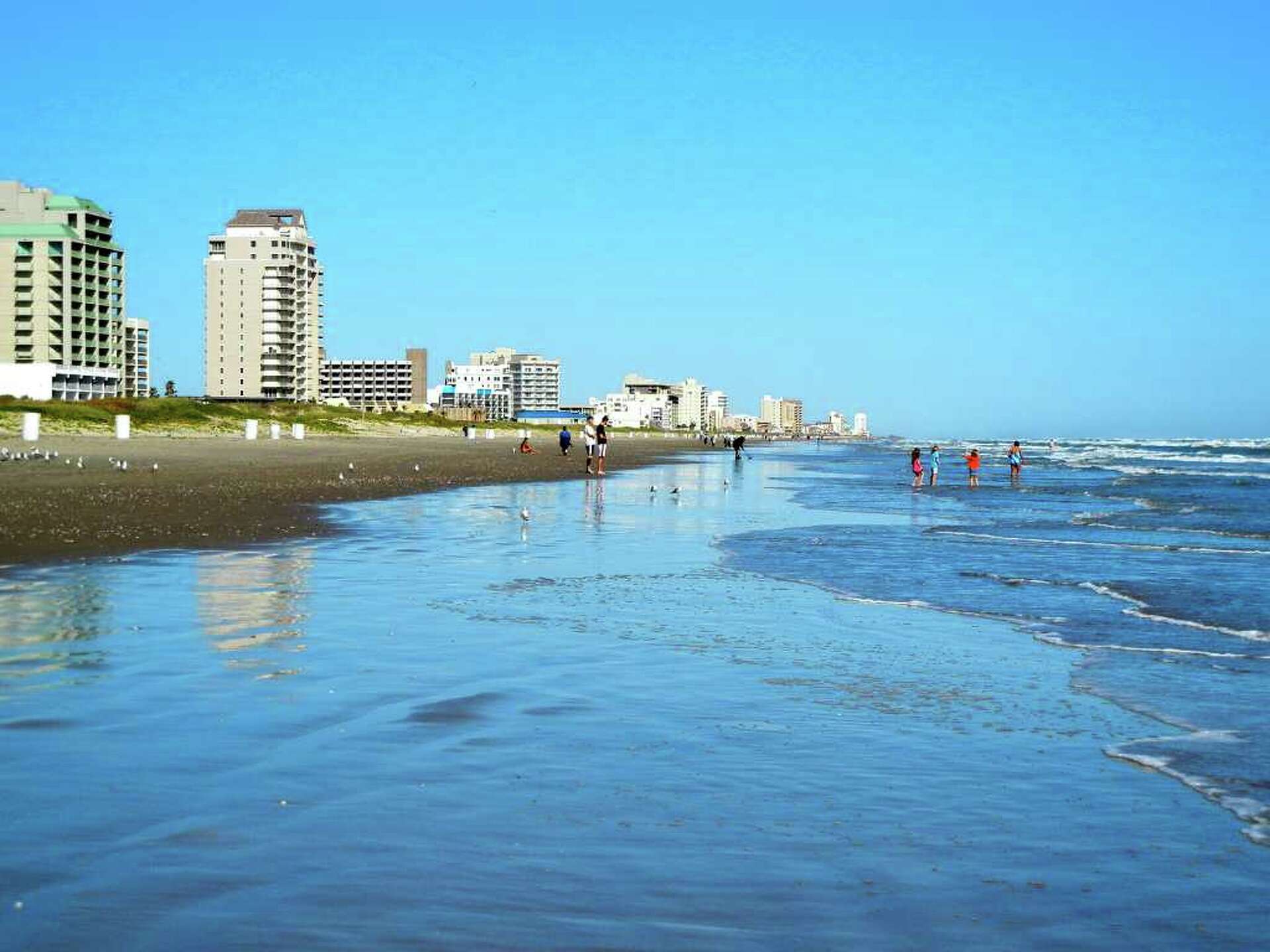 South Padre Island fills with people, fun