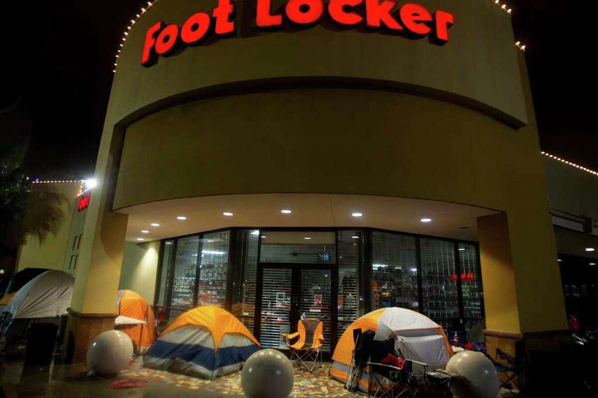 Houstonians wait for days to snag new Air Jordans