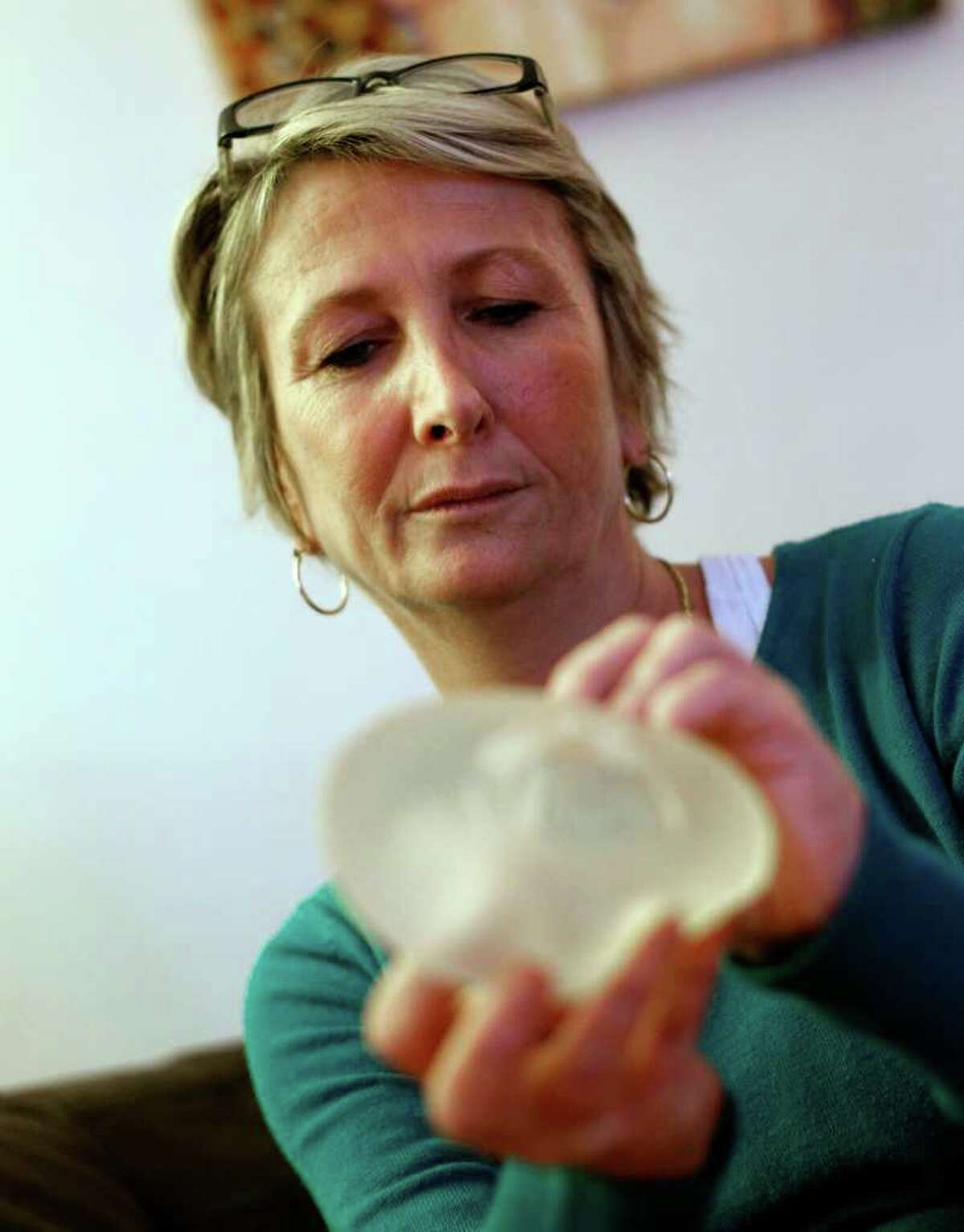 France to pay for removal of risky breast implants