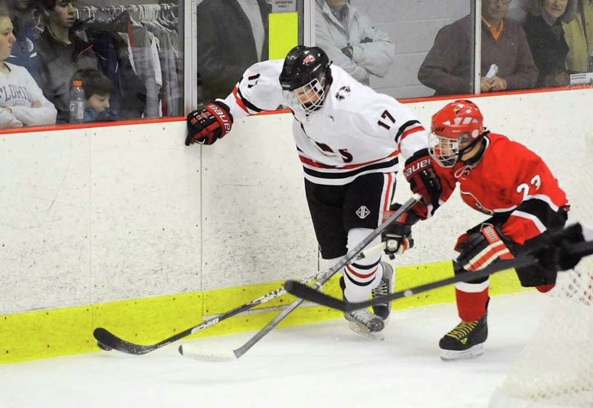 New Canaan hockey team edges Greenwich