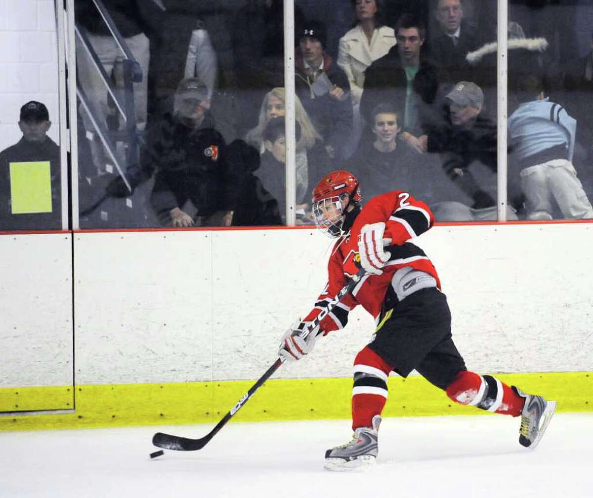 New Canaan hockey team edges Greenwich
