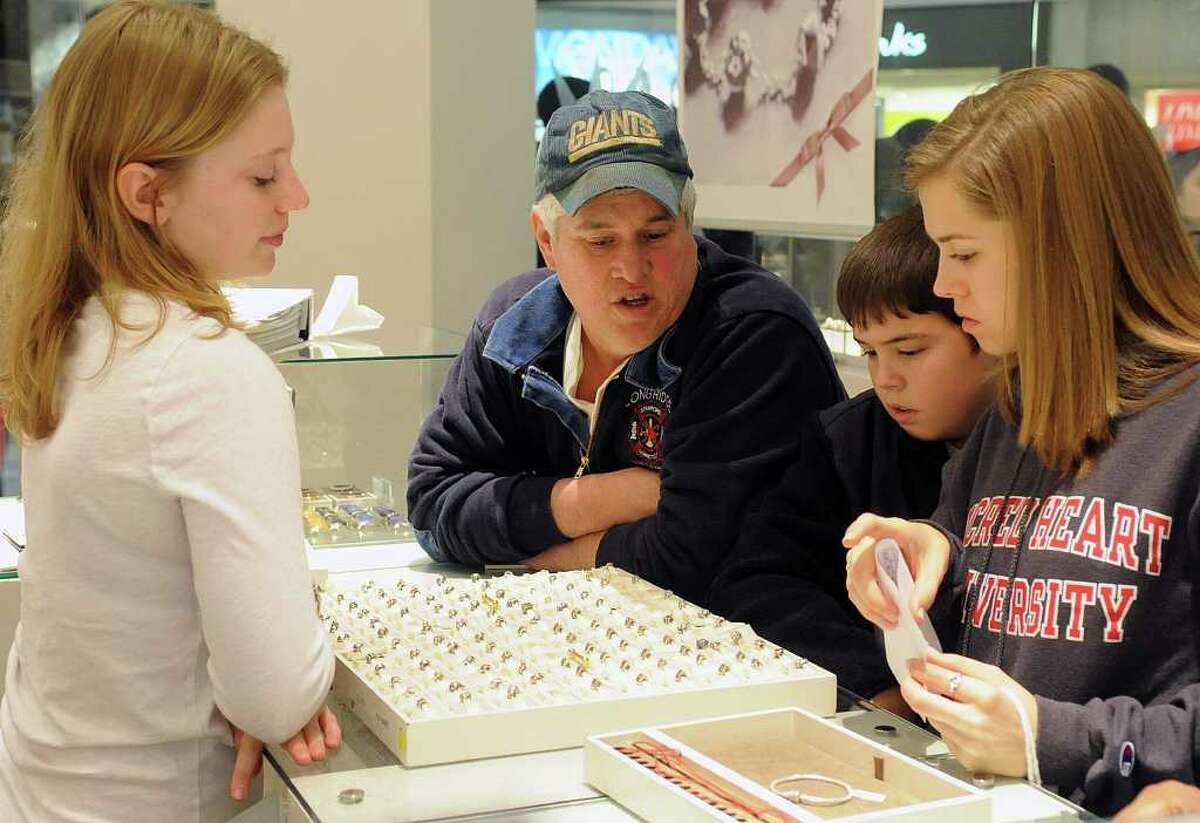 Last Minute Shoppers Flood Stamford Town Center