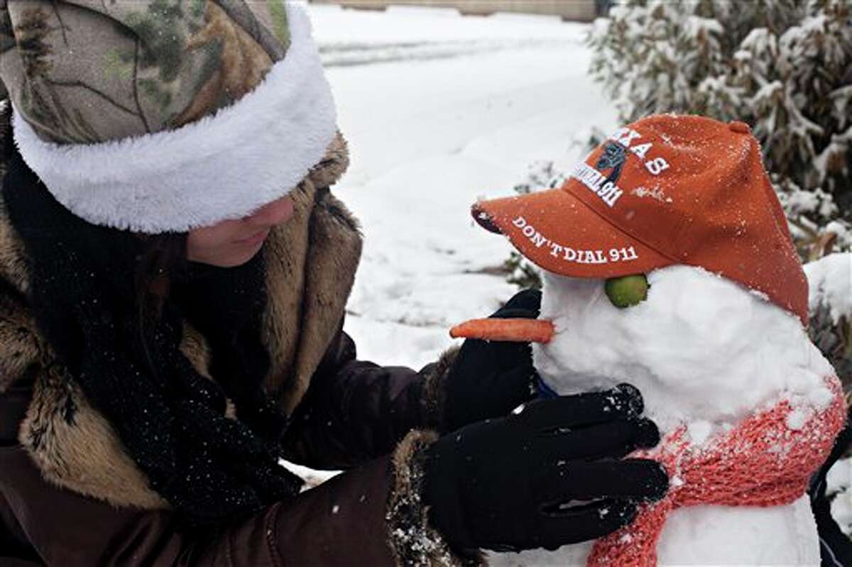 Snow falls in parts of Texas