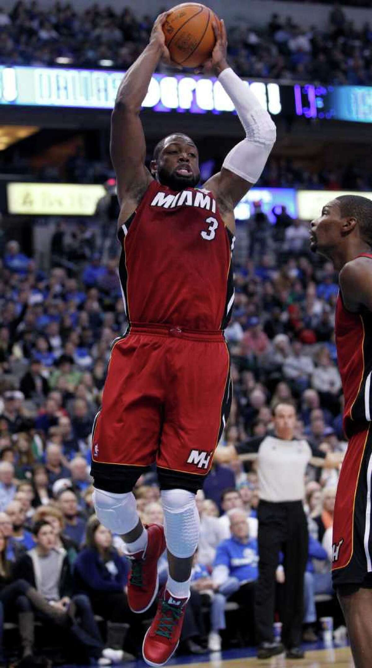 Heat burn new-look Mavs