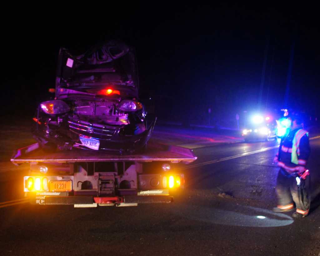 Woman charged with DUI after striking Riverside pole
