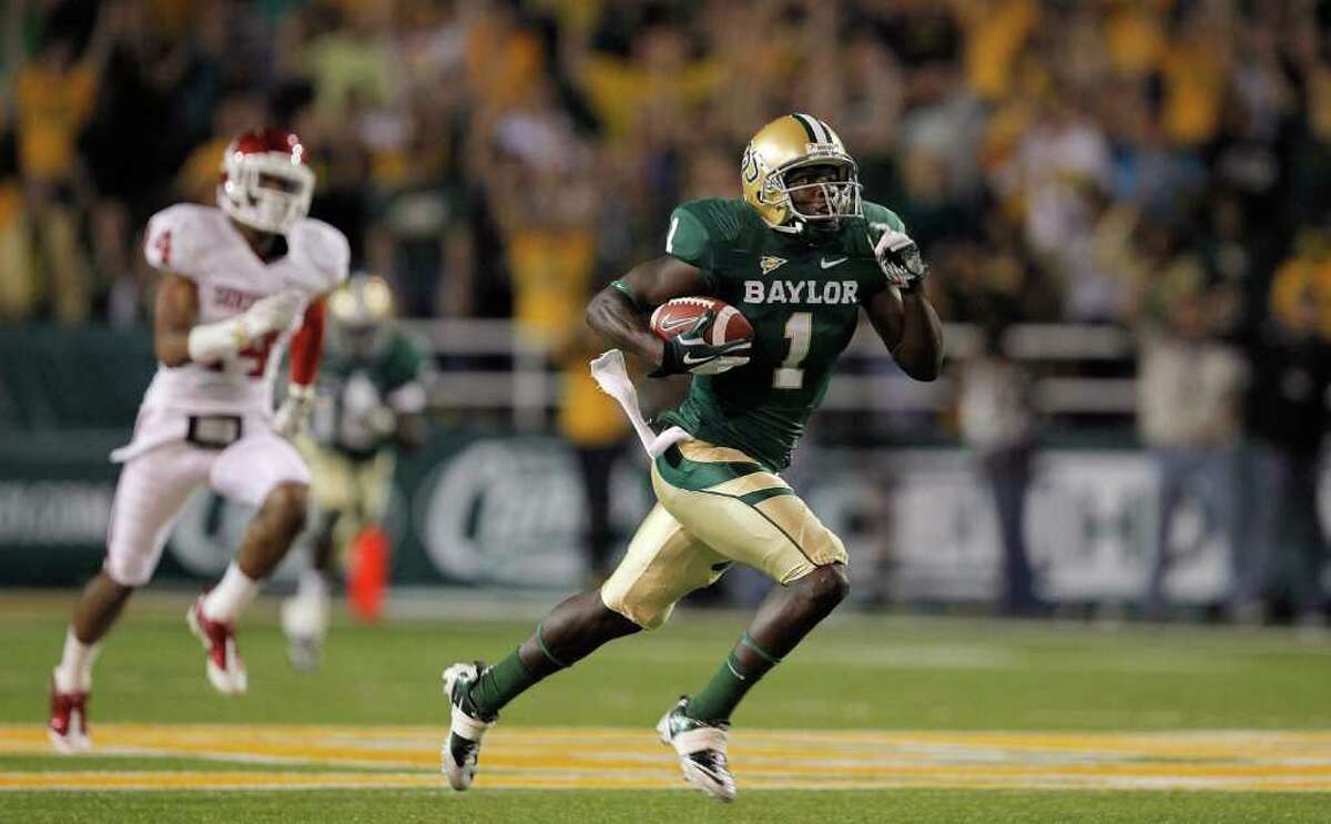 Kendall Wright, a 5-foot-10 senior, is Baylor’s leading receiver with 101 catches for 1,572 yards. He has 13 TDs.