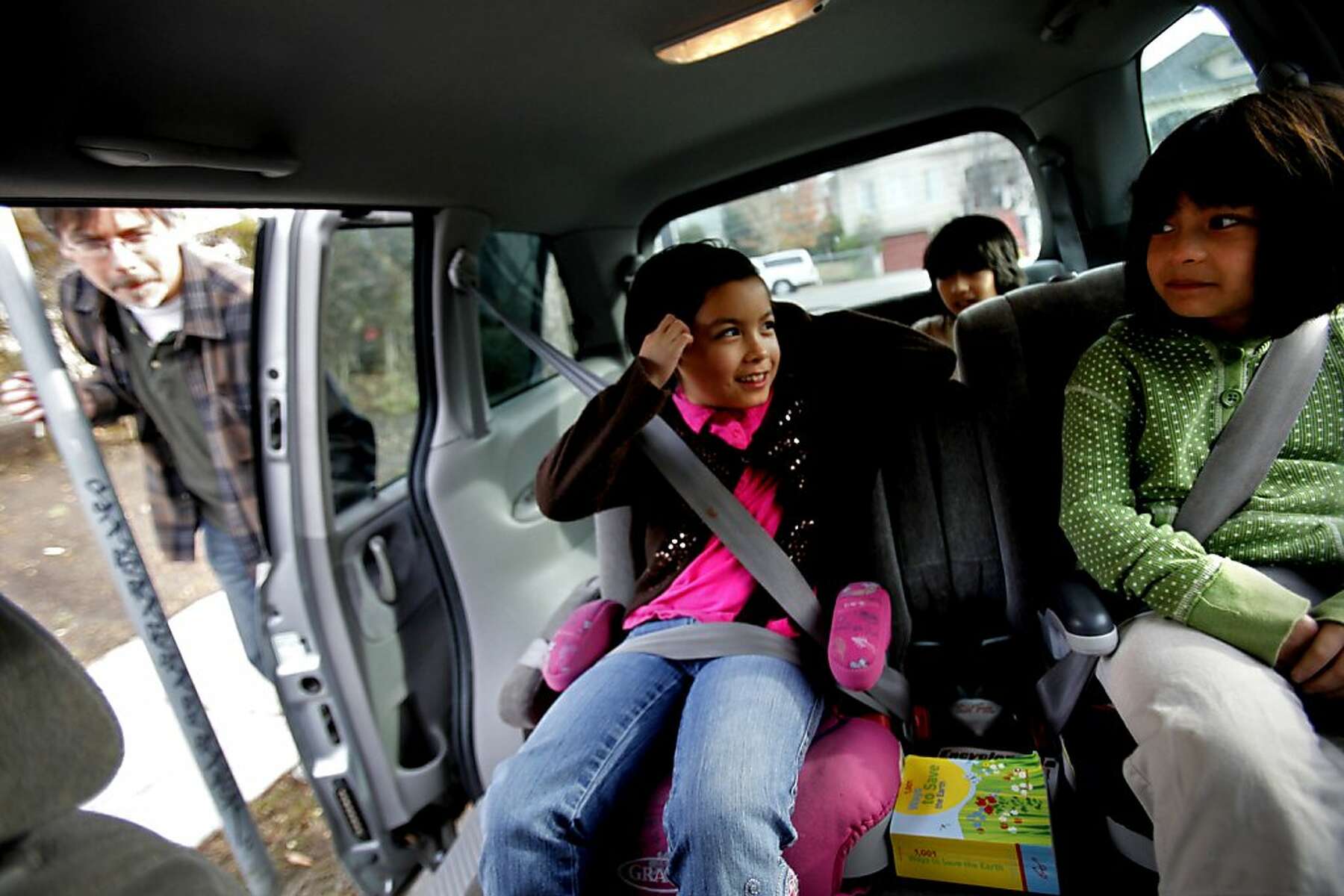 Car booster seats for kids getting better, study says - WINK News