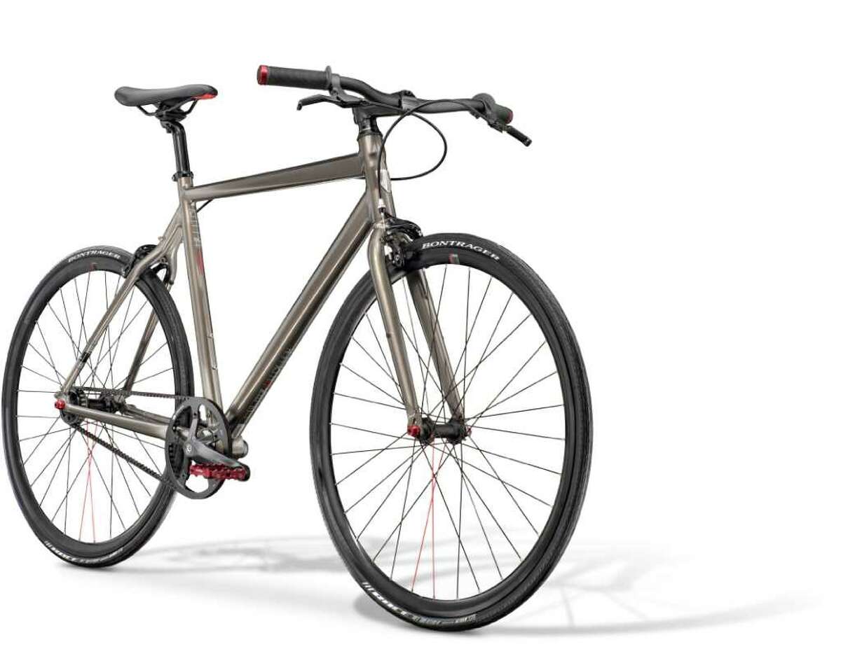 The District has an aluminum alloy frame, uses a carbon belt drive (no chain so it s cleaner and quieter) and is ready for a rack and fenders ($1,099.99).