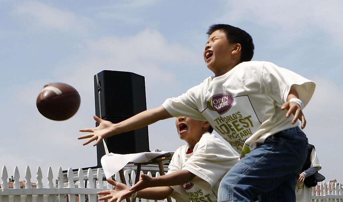 The longest picnic table sets a new Guinness World Record