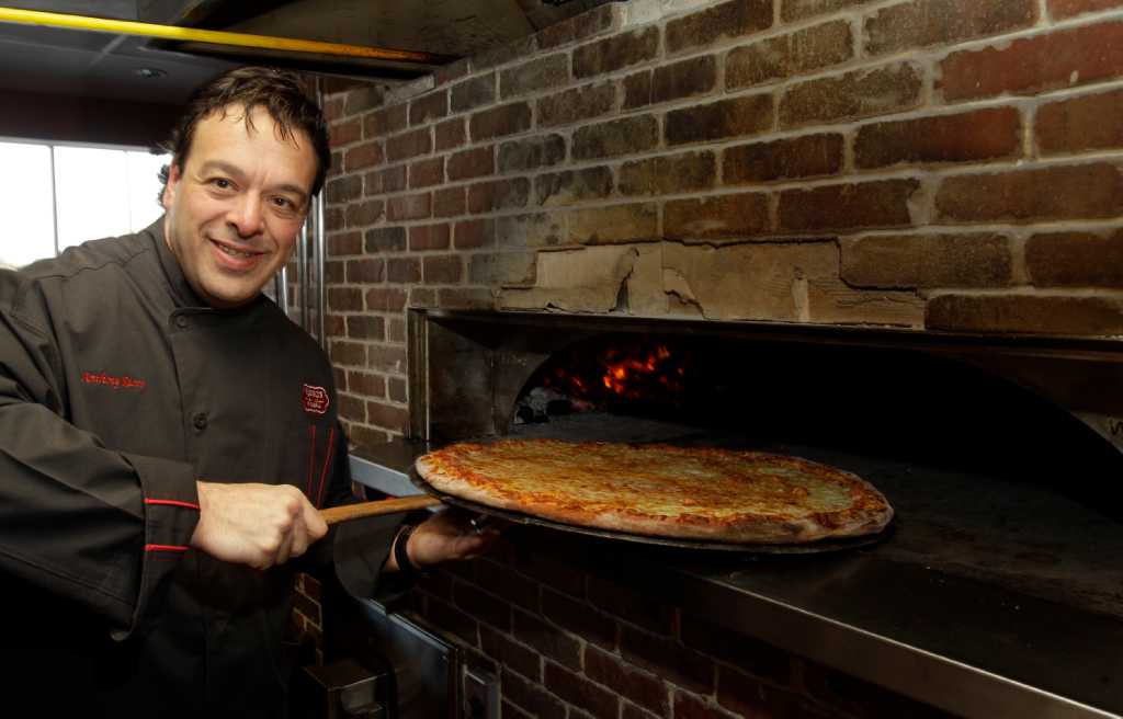 Brick ovens heat up franchise sales for restaurant