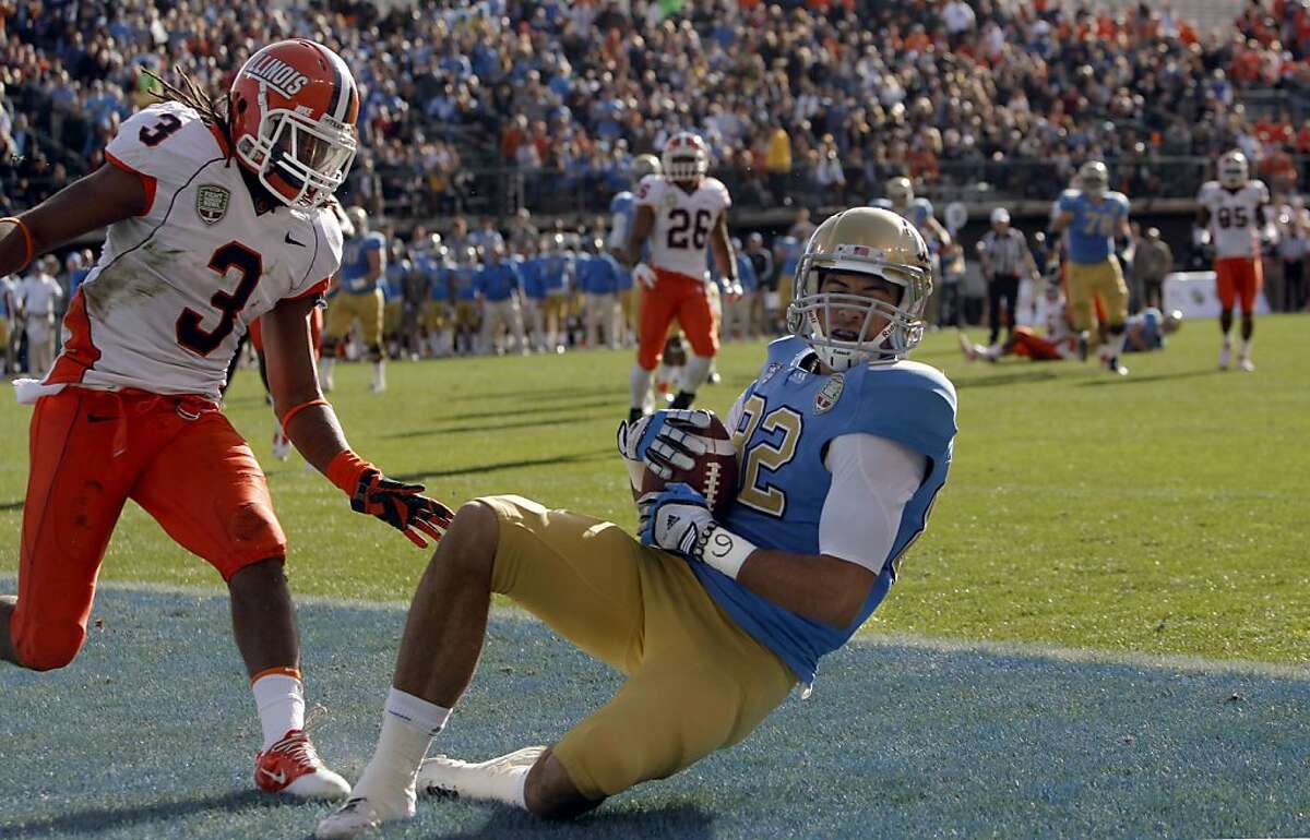 Illinois beats UCLA in Kraft Fight Hunger Bowl