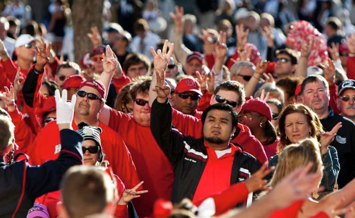 GEOGRAPHIC ADVANTAGE: UH fans, attending a pep rally outside the Cotton Bowl on Sunday, should outnumber their Penn State counterparts at today's game.