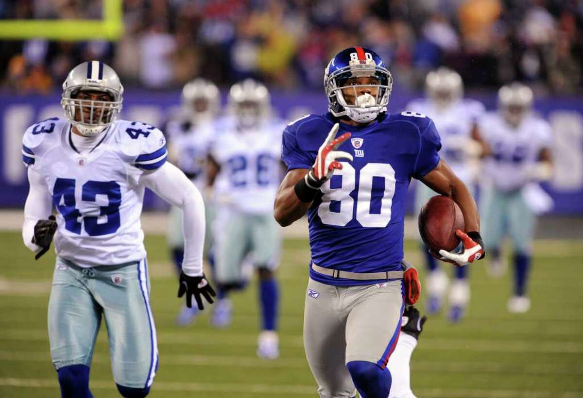 New York Giants safety Antrel Rolle (26) returns a game-sealing