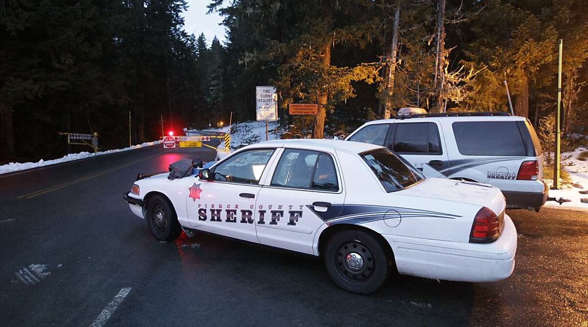 Mount Rainier park ranger killed gunman sought