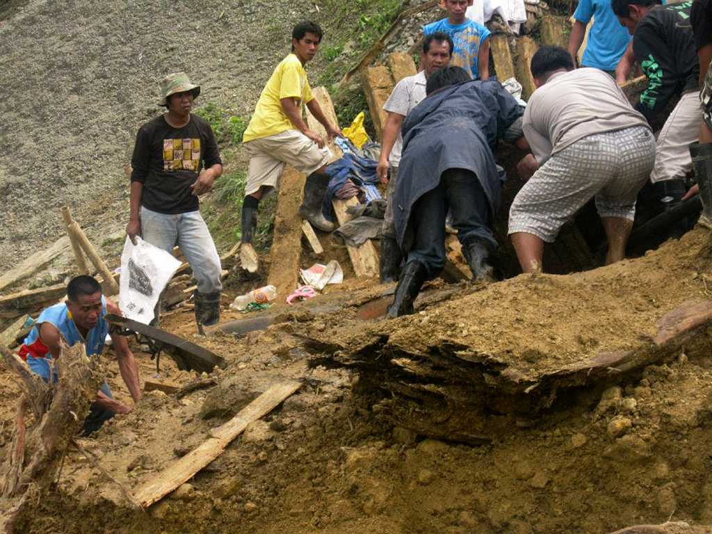 Landslide kills 25, buries more in Philippines