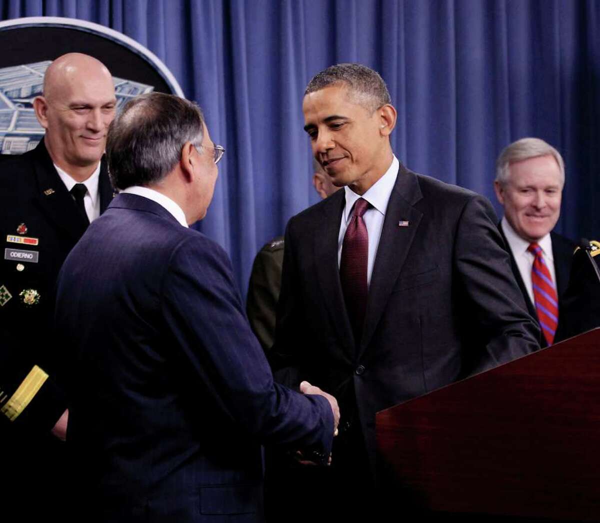 Obama outlines 'leaner' military(02)