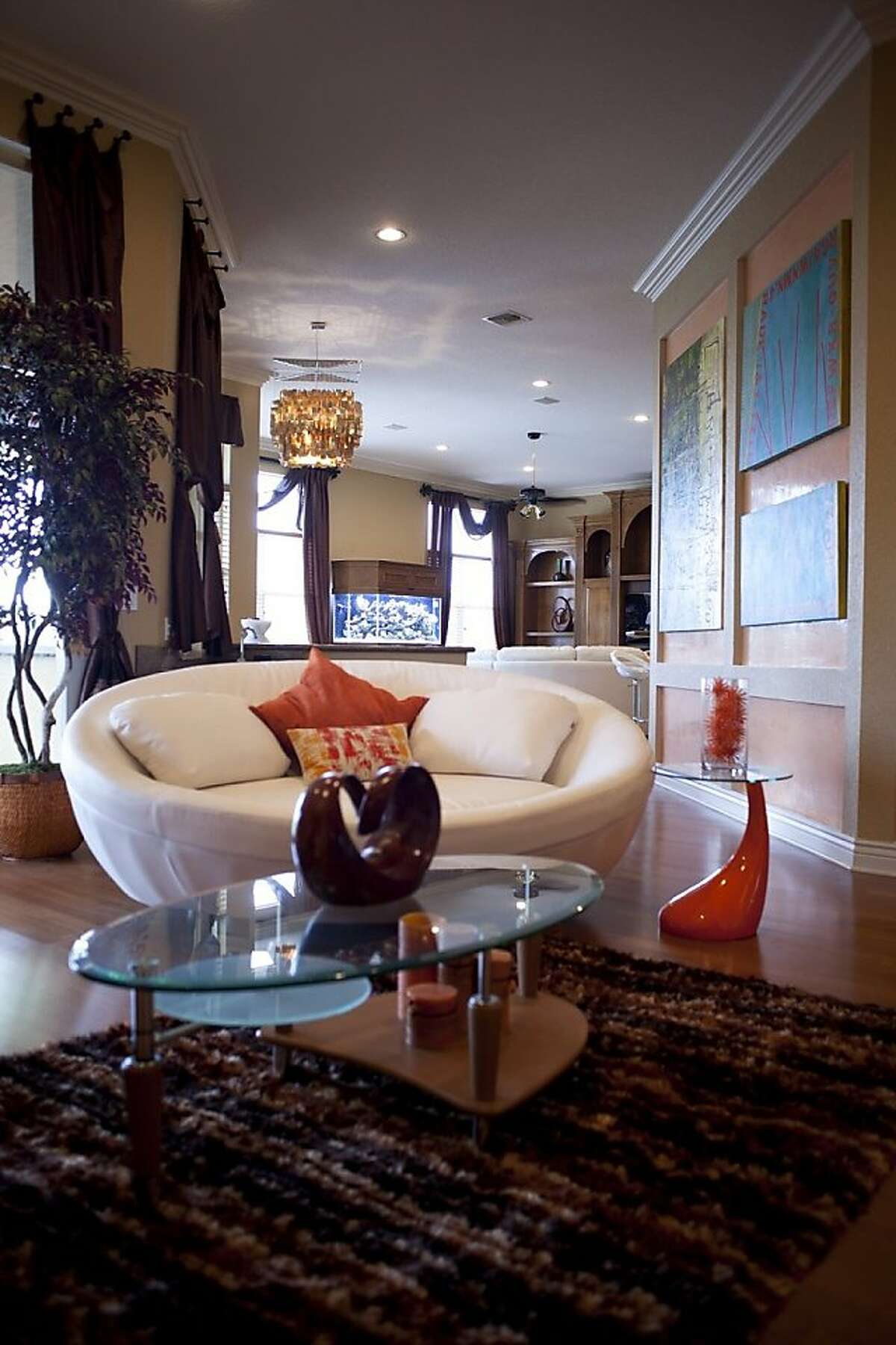 Interior design new field for 49ers' Vernon Davis