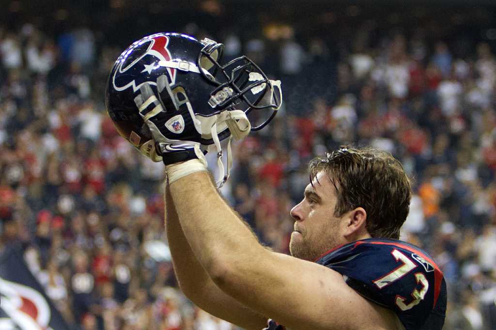 Texans try to sell released tackle Eric Winston a suite in Reliant Stadium  