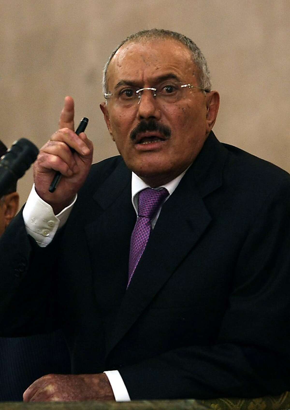 Yemen grants president, aides immunity