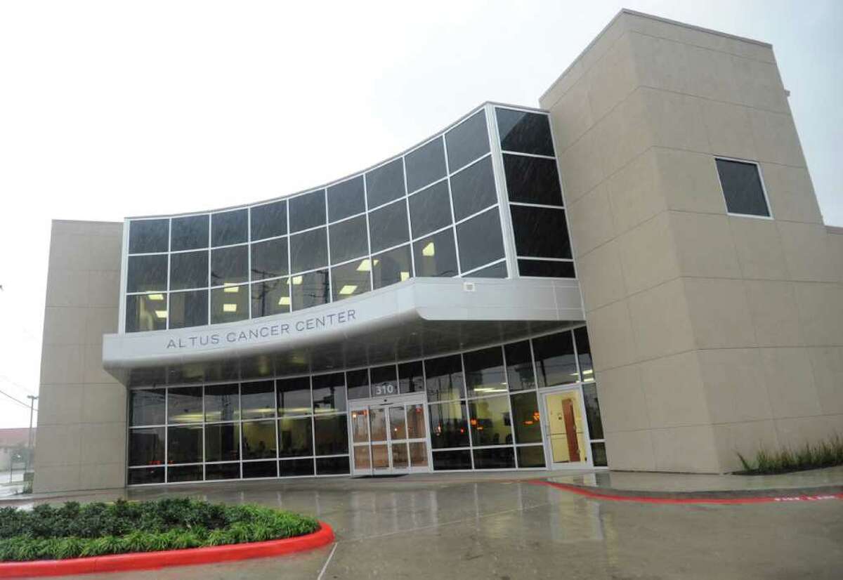 New Altus Cancer Center opens today
