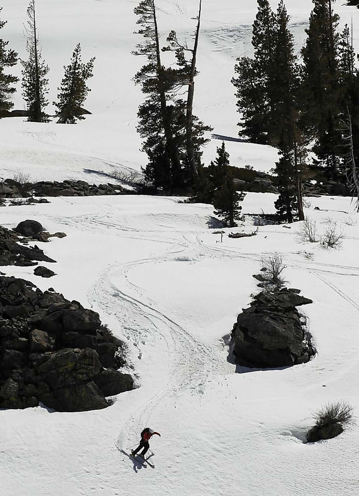 Record Calif. snowpack raises summer flood fear