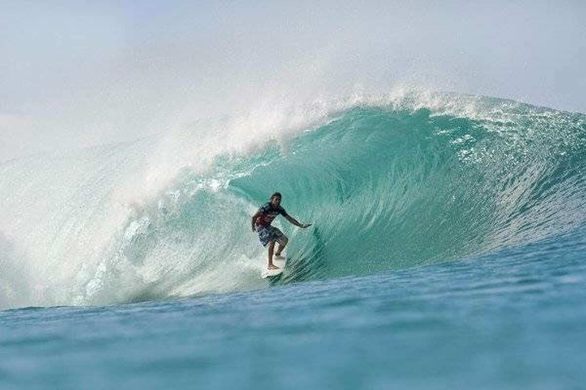 Sion Milosky surfing the Pipeline Masters.