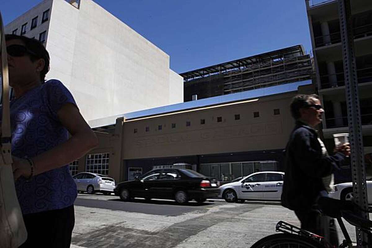 New Freight & Salvage opens its doors