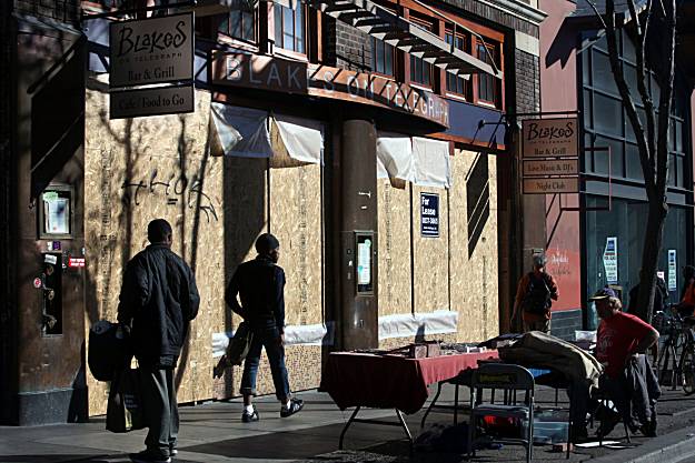Larry Blake's closes, famed Cal hangout