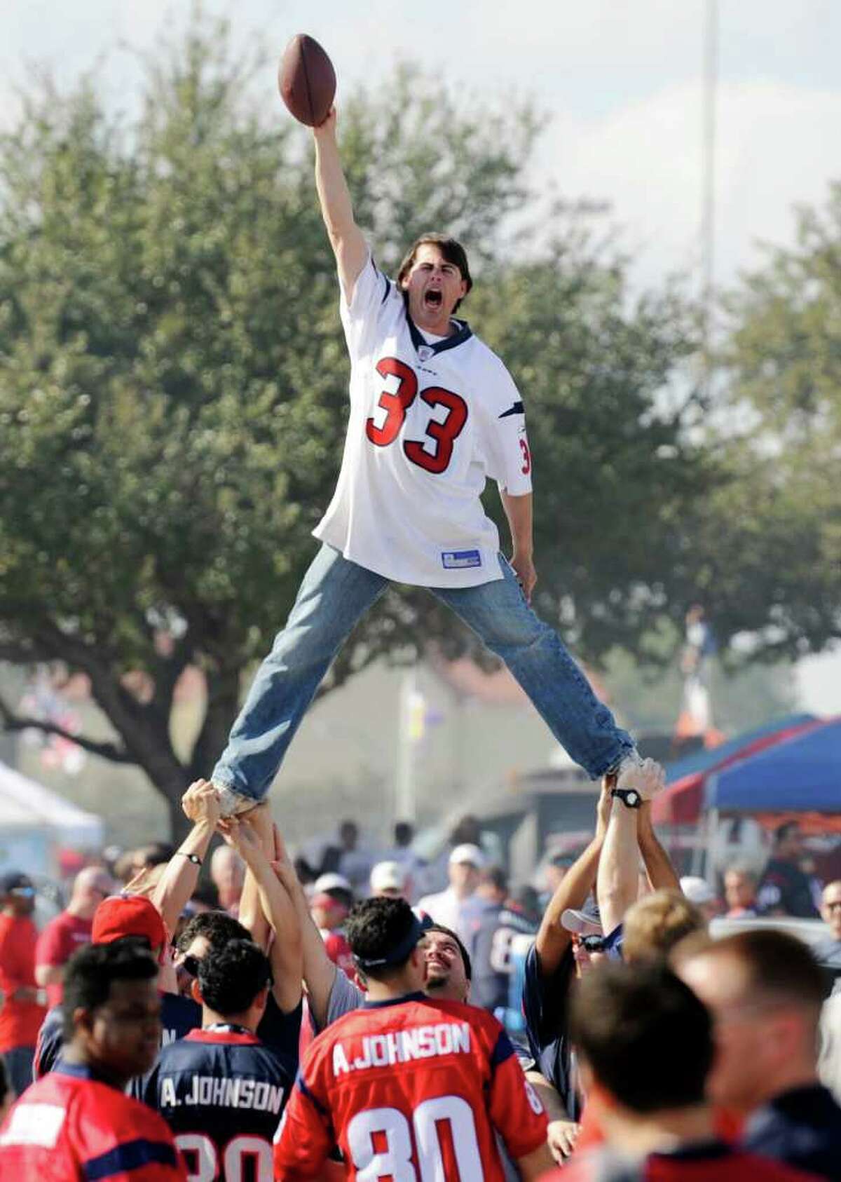 Texans super fan vs. crazy fanatic