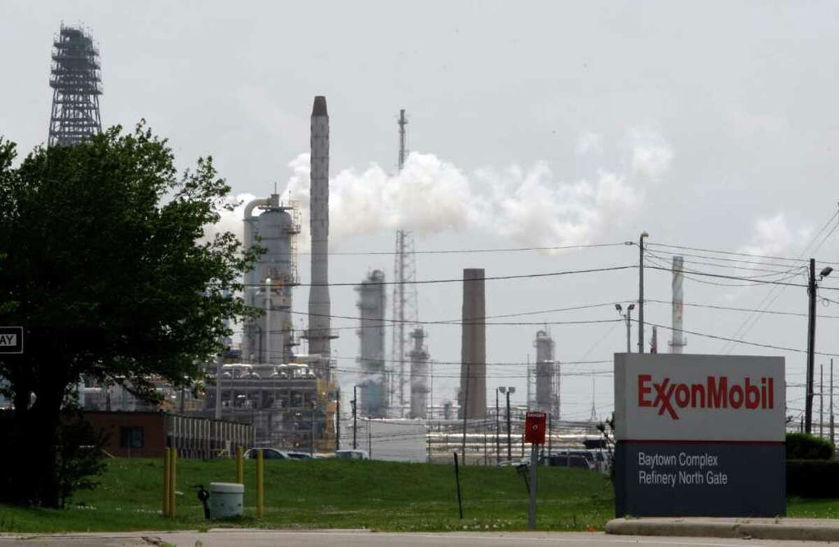 Steam rises from towers at ExxonMobil’s Baytown refinery in April 2010. The refinery ranked among America’s top 50 emitters of greenhouse gases, EPA data shows.