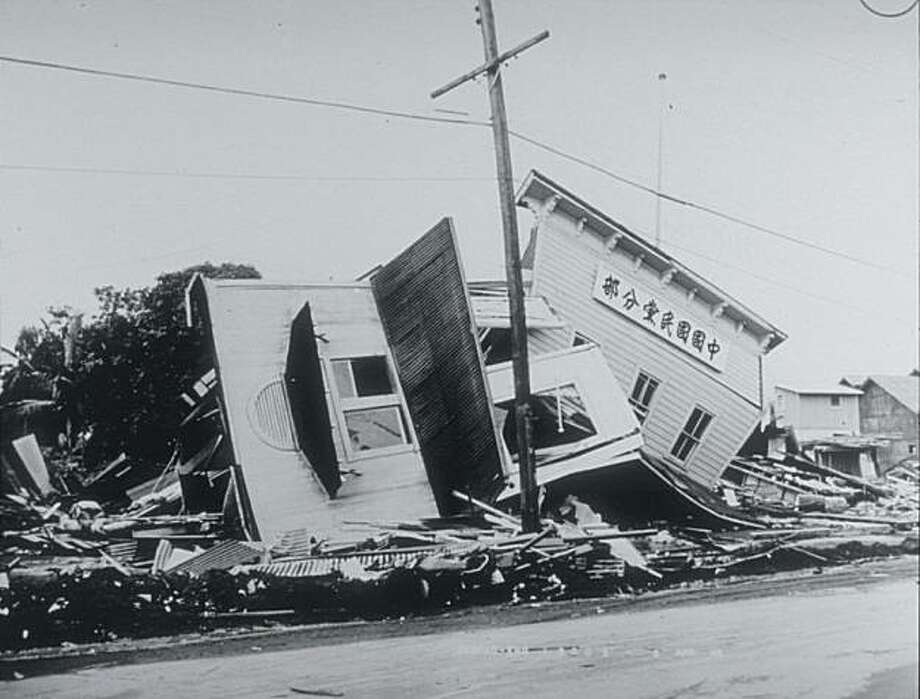 Hawaiis Tsunamis Scenes Of Destruction And How To Survive - 