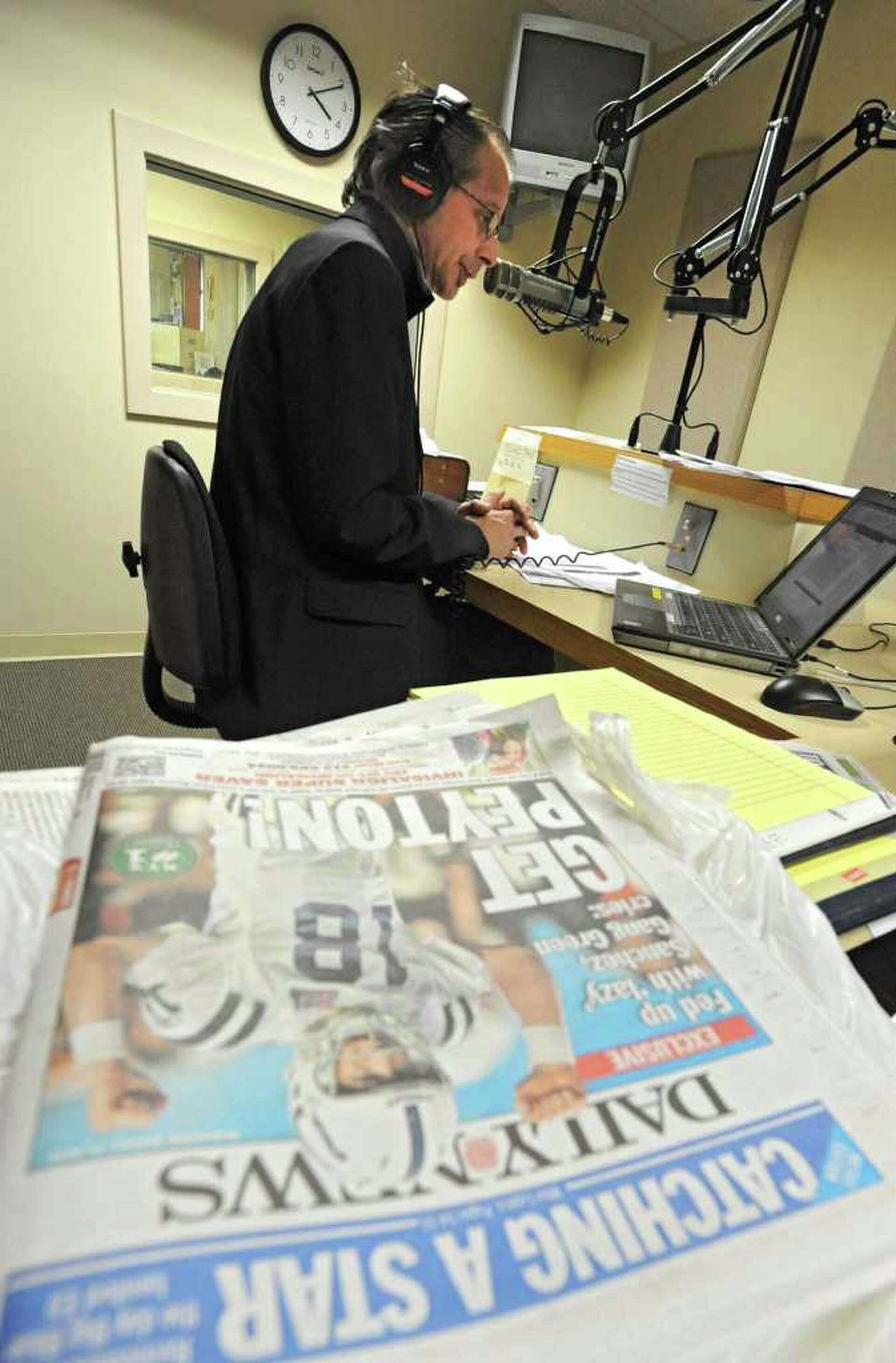 O-line felt that. Defense felt that. Watch the full episode to feel the  energy! #ravens #nflgameday #micdup, image size:1920x2921