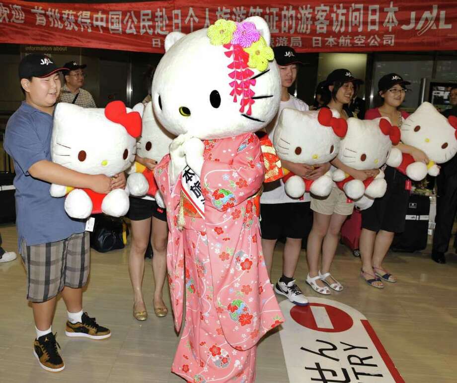 Japan Airlines debuts Hello Kitty Boeing 777 - seattlepi.com