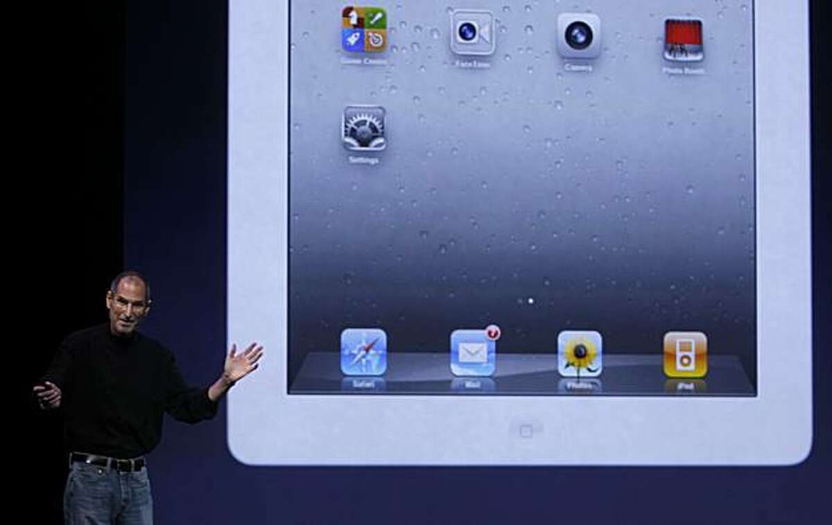 Steve Jobs unveils Apple's new iPad 2