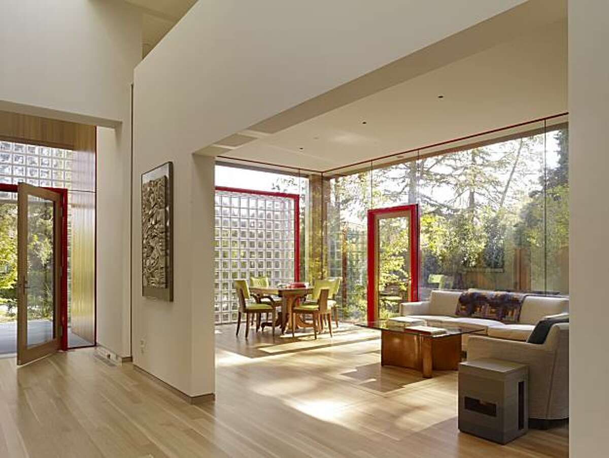 Menlo Park glass house assists with a light touch